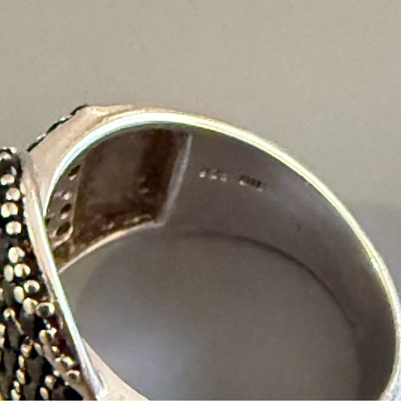 Chic Black and Silver Buckle Ring - Picture 7 of 7